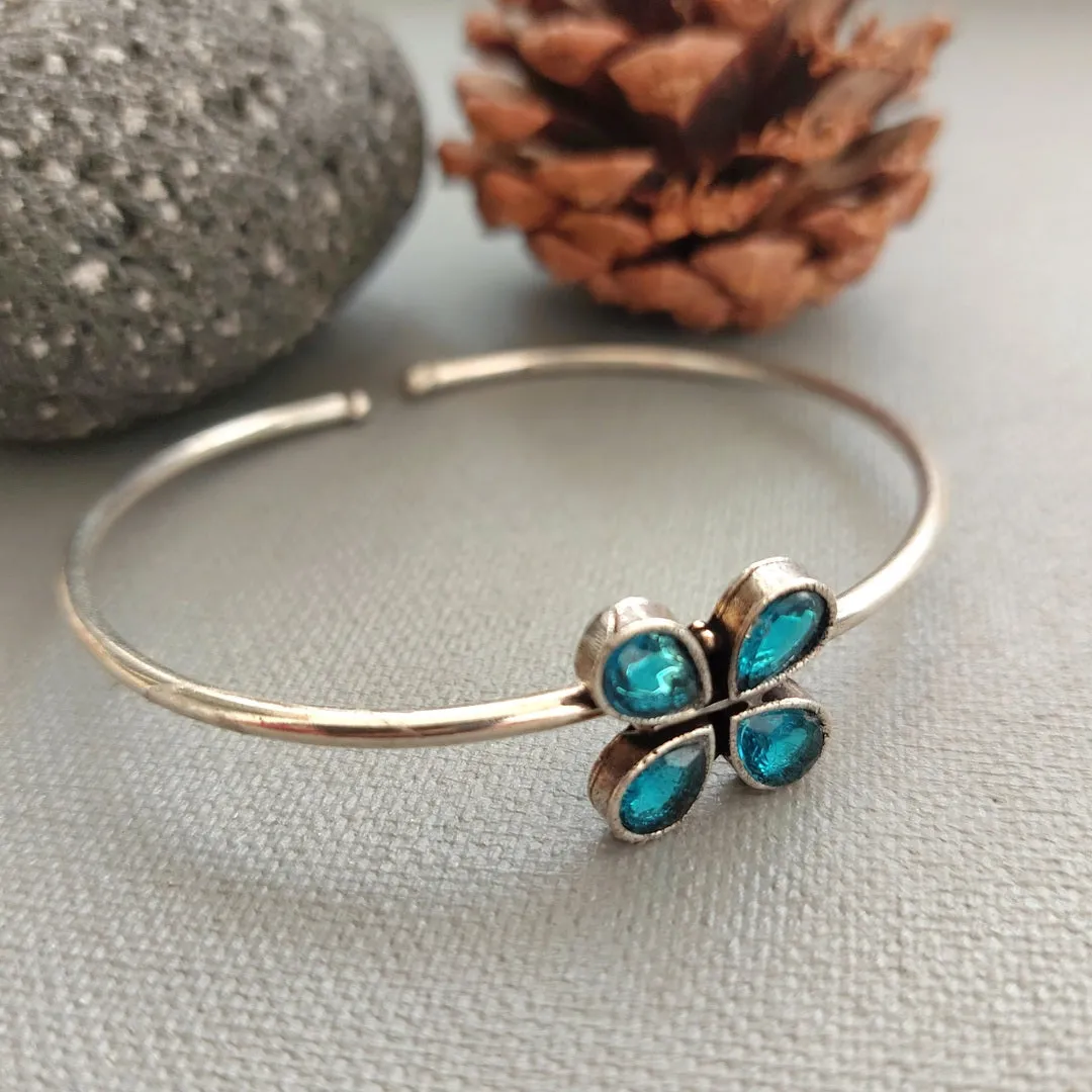 Adjustable Bracelet : Silver Toned Peacock Green Floral Charm Bracelet