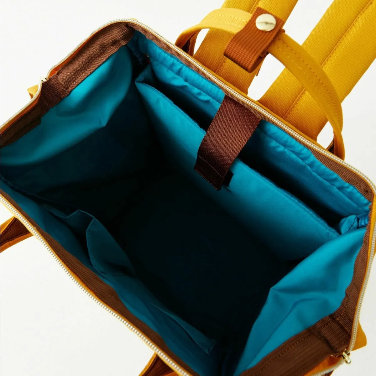 Anello Cross Bottle Backpack Regular in Mustard