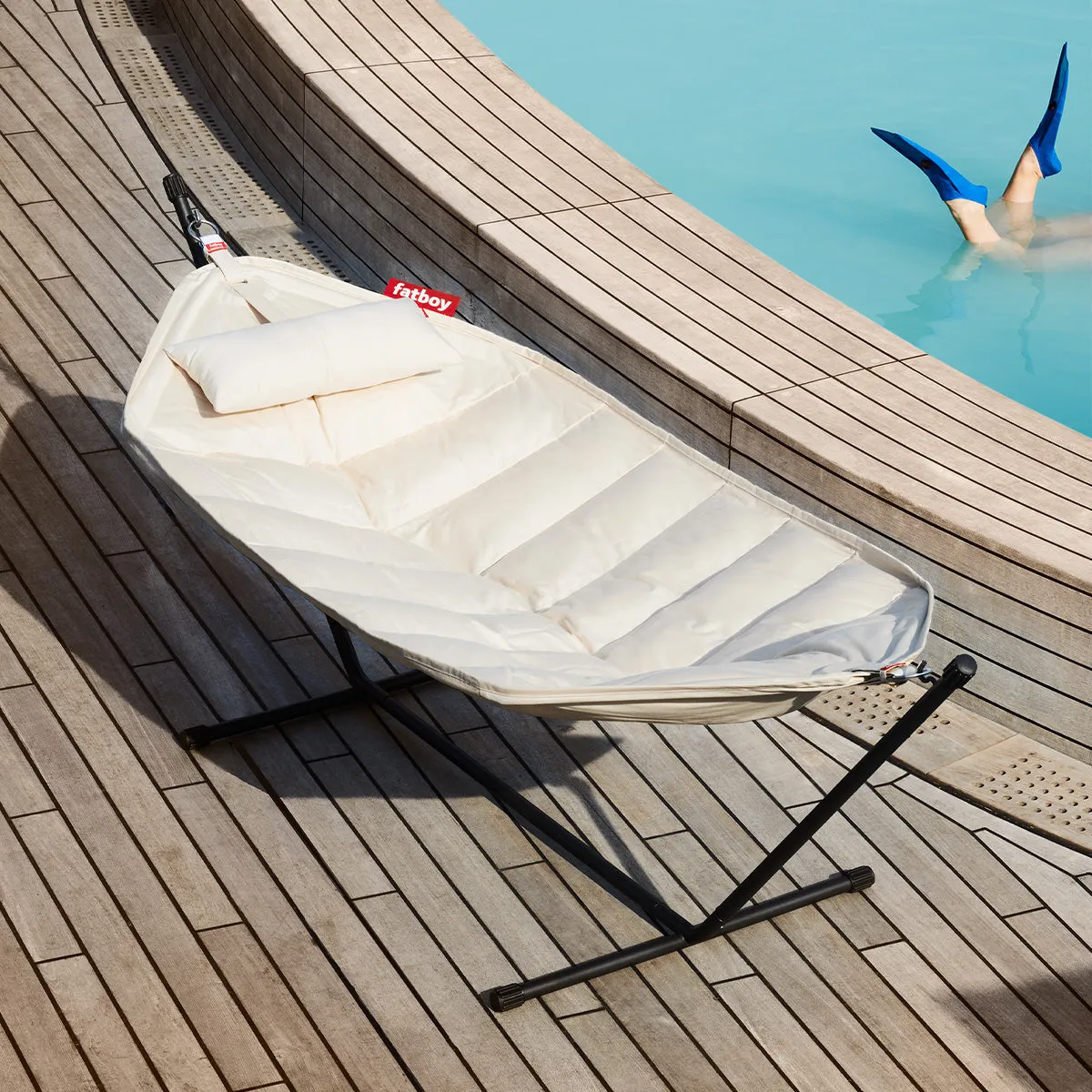 Fatboy Superb Hammock with Pillow and Black Frame (Sahara)