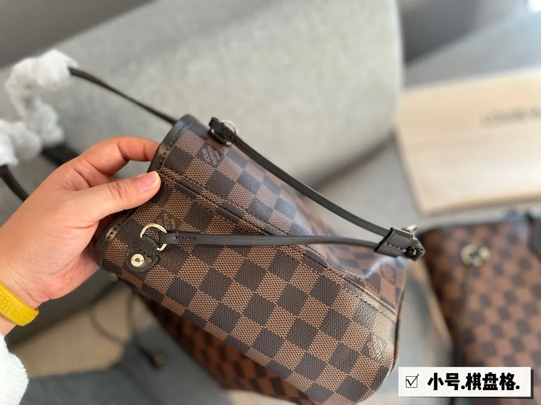 LB918 Neverfull PM / 11.4 x 8.7 x 5.1 inches