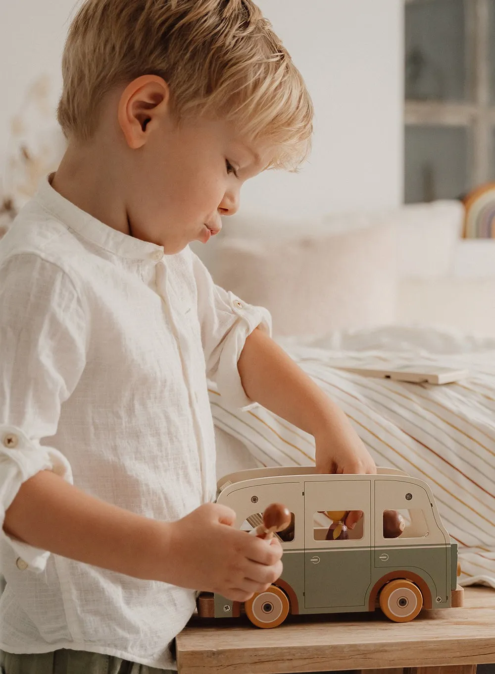 Little Dutch Vintage Vehicle with Peg Dolls