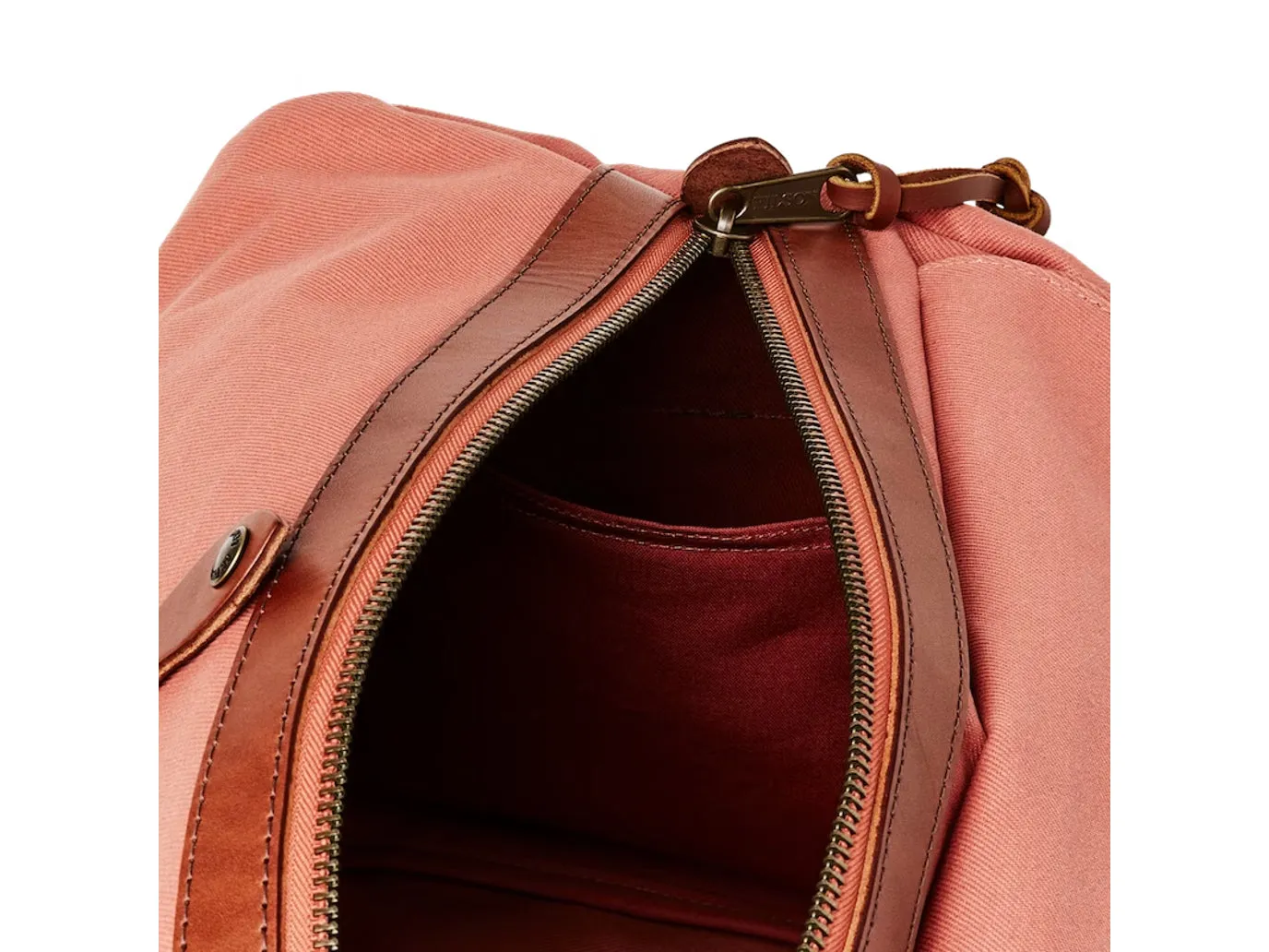 Medium Duffle Cedar Red - Limited Edition